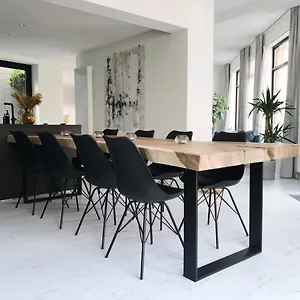 Nyaman , Oostende België